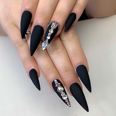 Matte Stiletto Nails, Stiletto Shaped Nails, Diamond Nail Designs, Black Stiletto Nails, Diamond Nail Art, Matte Black Nails, Nail Jewels, Stiletto Nails Designs, Glamorous Nails