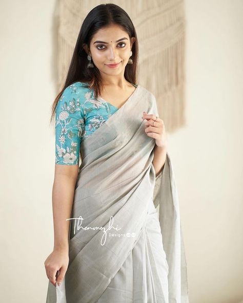 Handloom Cotton Saree, Cotton Saree Blouse Designs, Cotton Saree Blouse, Grey Saree, Long Gown Design, Fashionable Saree Blouse Designs, Cutwork Blouse Designs, Crepe Saree, Plain Saree