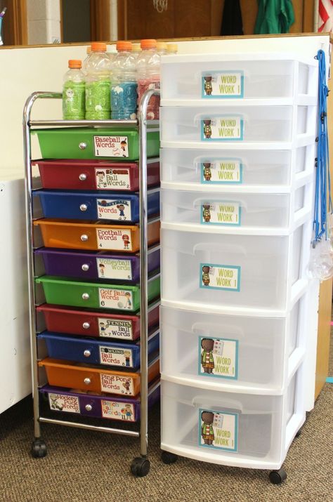 Daily 5 Kindergarten, Daily 5 Stations, Kindergarten Organization, Differentiated Kindergarten, Organized Person, Organized Classroom, Kindergarten Language Arts, Kindergarten Ela, Classroom Organisation