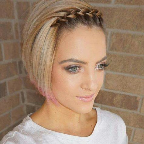 Bob Inversat, Braided Bangs Tutorial, Bangs Tutorial, Braided Bangs, Bangs Short, Short Braids, Peinados Fáciles Para Cabello Corto, Cool Braids, Penteado Cabelo Curto