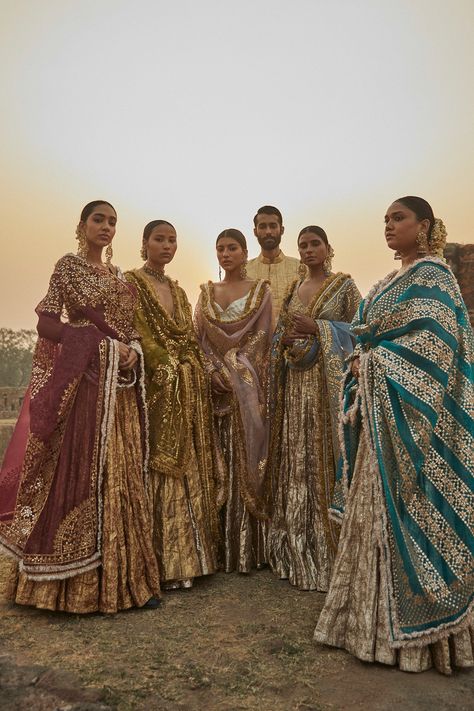 Meena Bazaar, Bridesmaid Outfits, Bridal Wardrobe, Gota Patti Work, Desi Wear, Indian Dresses Traditional, Traditional Indian Outfits, Vogue India, Indian Suits