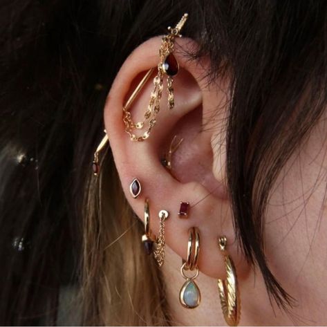 Piercing Curation, Earrings Styling, Ears Jewelry, Earring Piercing, Cool Ear Piercings, Pretty Ear Piercings, Cool Piercings, Cute Ear Piercings, Ear Style