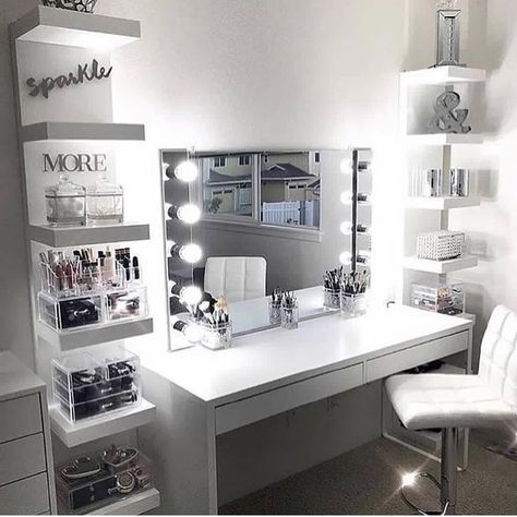 Gamze on Instagram: “Schminktisch-inspo ❤️ anzeige #organizer #makeuporganizer #makeup #makeupaddict #interiordesign #interior #interiors…” Mirror Closet, Penyimpanan Makeup, Bilik Idaman, Makeup Area, Makeup Room Decor, Decor Mirror, Makeup Table Vanity, Vanity Room, Glam Room