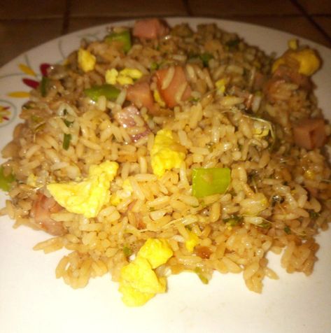 Arroz Chino Boricua (Puerto Rican Fried Rice) - Delishably - Food and Drink Chinese Rice Recipe, Puerto Rican Style, Hispanic Dishes, Puerto Rican Cuisine, Puerto Rican Dishes, Boricua Recipes, Chinese Rice, Arroz Frito, Spanish Dishes