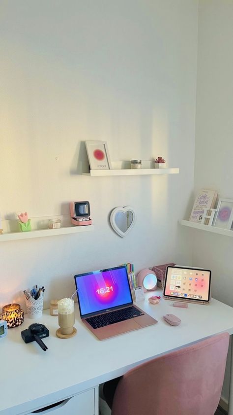 Vanity With No Mirror, Aesthetic Room Desk, Bedroom Desks, Desk Inspo, 17k Followers, College Room, Dekorasi Kamar Tidur, Pastel Room, Pinterest Room Decor