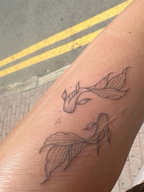 Dainty Coy Fish Tattoo, Minimalistic Koi Fish Tattoo, Koi Fish Tattoo Couple, Purple Koi Fish Tattoo, Fishes Tattoo Design, Koi Fish Hand Tattoo, Fine Line Fish Tattoo, Fine Line Koi Fish Tattoo, Fish Hand Tattoo