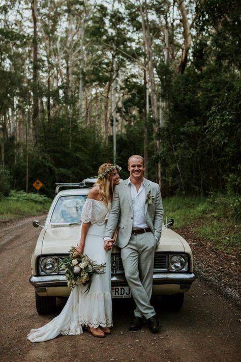 Wedding Bridesmaids Dresses Blue, Outdoor Wedding Photography, Wedding Photography Tips, Short Wedding Hair, Marriage Ceremony, Stevie Wonder, Ideal Wedding, Wedding Advice, Junebug Weddings