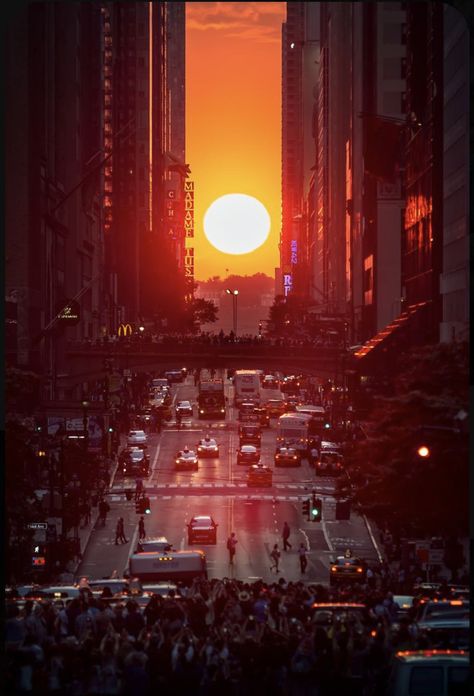 Manhattan Henge, New York Sunset, City Lifestyle, Modern City, City Photography, City Aesthetic, Sunrise Photography, City Travel, Nature Travel