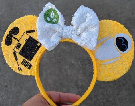 Wall E And Eve, Diy Disney Ears, Disney Ears Headband, Diy Mickey Ears, Disney Mouse Ears, Mickey Mouse Ears Headband, Disney Mickey Ears, Mickey Mouse Art, Mickey Mouse Minnie Mouse