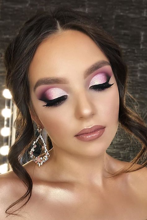 Wedding Makeup 2020 Trends | Wedding Forward Plum Wedding Makeup Brides, Light Dramatic Eye Makeup, Pink Eyeshadow For Green Eyes, Pink Outfit Makeup Ideas, Pink Bridal Makeup Looks, Wedding Makeup Purple, Purple Bridal Makeup, Makeup Map, Purple Wedding Makeup