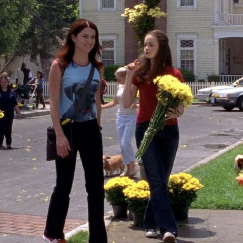 Lorelai Gilmore Style, Lorelai And Rory, Gilmore Girls Aesthetic, Rory And Jess, Gilmore Girls Outfits, Oy With The Poodles Already, Team Logan, Oy With The Poodles, Bernadette Peters