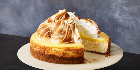 Best Lemon Meringue Cheesecake Recipe- How To Make Meringue Cheesecake Easy Sponge Cake Recipe, Christmas Cheesecake Recipes, Sunset Ideas, Meringue Cheesecake, Chocoflan Recipe, Pastel Desserts, Gingerbread Cake Recipe, Lemon Meringue Cheesecake, Easter Pie