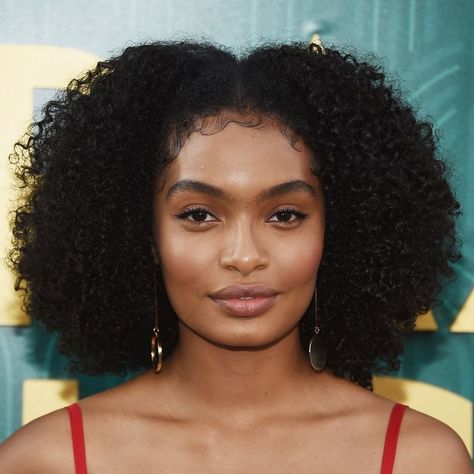 Yara Shahidi Hairstyles, Tilikum Orca, Hairstyles For Naturally Curly Hair, Super Curly Hair, Curly Hair Trends, Yara Shahidi, Makeup Tip, Naturally Curly Hair, Fall Hair Cuts