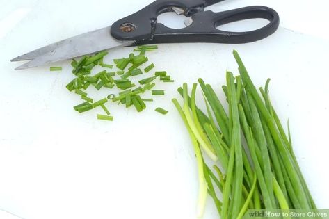 The Onion, How To Store, Fresh Chives, Scrambled Eggs, Leeks, Baked Potato, Cooking Tips, Food Lover, Garden Tools