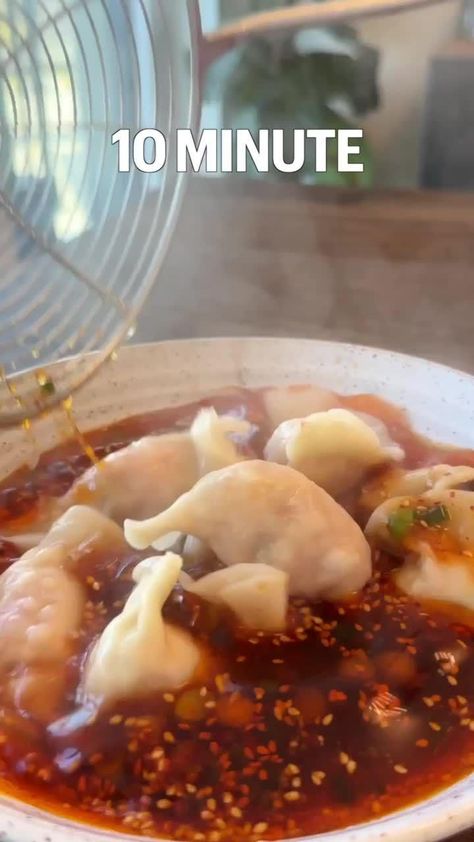 Hot and Sour Dumplings 10 Minute Food Recipes, Healthy Recipe For One, Spicy Dumplings Recipe, Hot And Sour Dumplings, Things To Make When Your Hungry, Cool Cooking Videos, Hot Healthy Meals, How To Make Cooking Videos, Hot And Sour Dumpling Soup