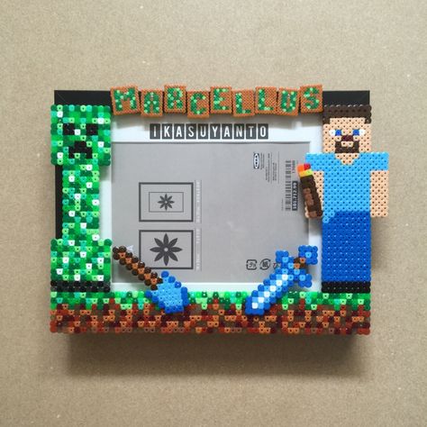 Minecraft photo frame for Marcellus Minecraft Photo Frame, Minecraft Picture Frame, Perler Bead Photo Frame, Surprise Minecraft, Minecraft Photo, Minecraft Beads, Star Wars Quilt, Bead Frames, Minecraft Pictures