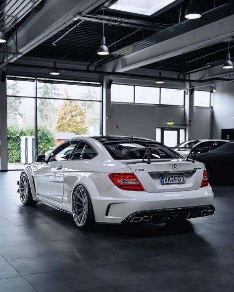 Mercedes C63 Amg Wallpaper, W202 Amg, C63 Black Series, Mercedes C Class Amg, C63 Amg Black Series, V8 Car, Mercedes Benz World, Mercedes W204, Merc Benz