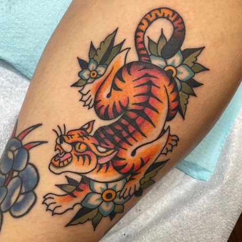 Nat Power on Instagram: “✨🐅✨ . . . . . #tattooapprentice#tattoo#apprentice#austintexas#austin#atx#atxart#texastattoo#austintattoo#atxtattooshop” Traditional Lion Tattoo, Loki Tattoo, Traditional Tiger Tattoo, Traditional Panther Tattoo, Cheetah Tattoo, Neo Tattoo, Panther Tattoo, Tiger Tattoo Design, Tattoo People