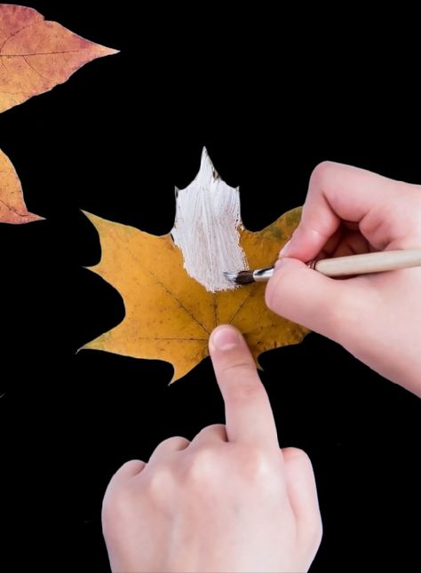 Turn fall leaves into ghosts with this easy craft for kids! #ghostleaves #ghostleafcraft #fallleafcraftsforkids #growingajeweledrose Leaf Ghost Craft, Glue Ghost Craft, Leaf Ghosts, Ghost Leaves, Homeschool Halloween, Leaves Craft, Easy Craft For Kids, Leaf Craft, Autumn Leaves Craft