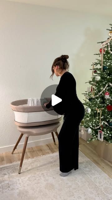 Maxi-Cosi USA on Instagram: "Easy set up, soothing motions, peaceful nights… 💭✨ The Starling Smart Bassinet is a new parent’s dream. 🌙

#kindredco #babygear #wecarrythefuture" Maxi Cosi, Starling, Baby Gear, New Parents, Bassinet, Parenting, On Instagram, Instagram