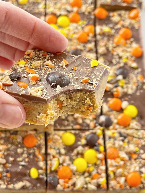 Peanut butter bars with Reese's candy! Fall Snack Mixes, Reeses Candy, Butter Cookie Dough, Reese's Pieces, Peanut Butter Cookie Dough, Butter Bar, Butter Bars, Fall Snacks, Dessert Bar Recipe