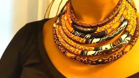 This is a guide to making an African fabric rope necklace. Learn how to make your own fabric necklace with this easy step-by-step tutorial. Fabric Necklace Diy, African Fabric Accessories, African Accessories, Chunky Statement Necklace, African Necklace, Necklace Collar, Ankara Print, Fabric Necklace, Necklace Tutorial