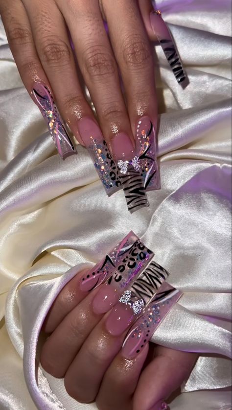 Acrylic Nails Bling, Mcbling Nails, Nails Unique, Nails Bling, Retro Nails, Punk Nails, Long Acrylic Nail Designs, Nails Design With Rhinestones, Grunge Nails