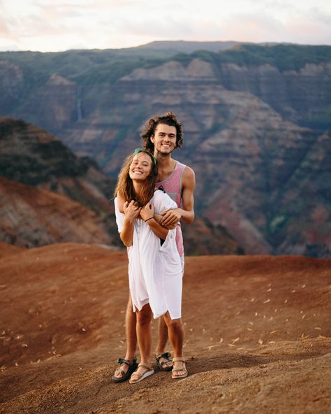 Mary Kate Robertson Style, Mary Kate Robertson, Getting Married Young, Shadow Of A Doubt, Cute Bandana, John Luke, Robertson Family, Marrying Young, Sadie Robertson