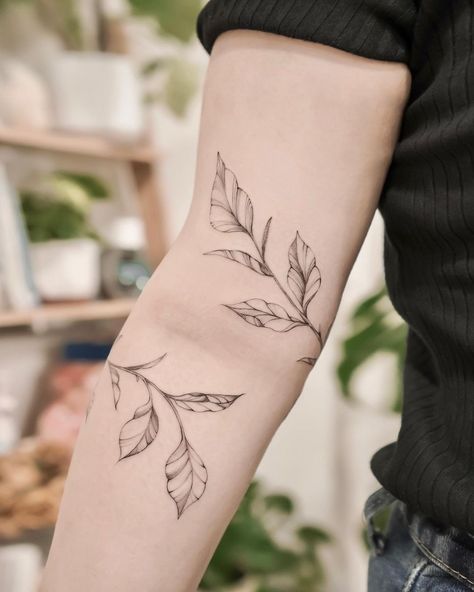 Fine Line Leaves Tattoo, Fine Line Leaf Tattoo, Fine Line Botanical Tattoo, Tattoo Fine Line, Beautiful Arms, Arm Bracelet, Fine Line Tattoo, Feminine Tattoo, Botanical Tattoo