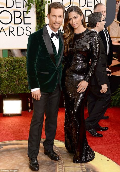 deco chair colors inspiration Tux With Emerald Green, Green Velvet Tuxedo, Green Sequins Dress, Green Velvet Coat, Green Velvet Blazer, Golden Globes Red Carpet, Hollywood Couples, Best Dressed Man, Logan Lerman