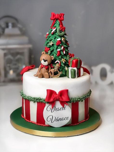 Holiday Cake Designs, Fondant Christmas Cake, Christmas Cake Ideas, Christmas Birthday Cake, Winter Torte, Santa Cake, Christmas Themed Cake, Fondant Cake Designs, Christmas Cake Designs