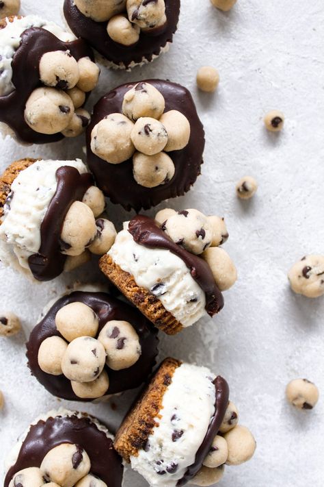 Mini No-Bake Cookie Dough Cheesecakes - Sweets by Elise Cheesecake Base, Bake Sweets, Cookie Dough Cheesecake, No Bake Cookie Dough, Cookie Dough Bites, Edible Cookies, Roll Cookies, Cheesecake Cookies, Cheesecake Bites