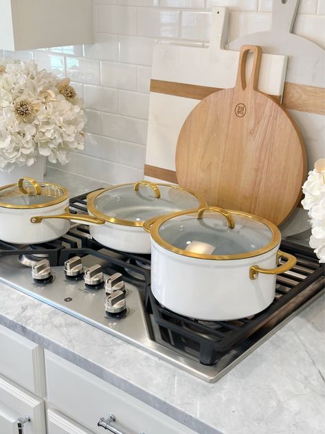 White And Gold Kitchen Utensils, Luxury Kitchen Utensils, Black White Gold Kitchen Decor, White And Gold Kitchen Ideas, Unique Utensils, Gold Kitchen Accessories, Kitchen Decor Collections, Crockery Design, Condo Living Room