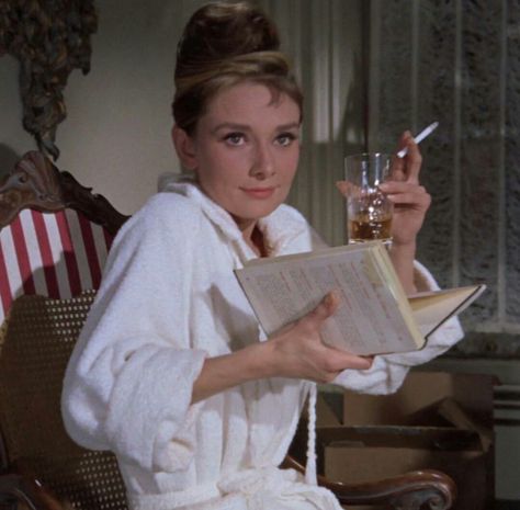 Aubrey Hepburn, Estilo Ivy League, Audrey Hepburn Photos, Holly Golightly, Hepburn Style, Breakfast At Tiffany's, Breakfast At Tiffanys, Jane Birkin, Weekend Vibes