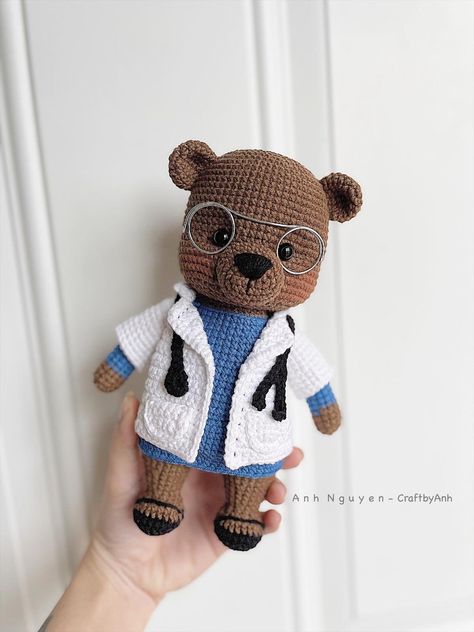 Crochet Knowledge, Teddy Bear Amigurumi, Amigurumi Teddy Bear, Crochet Pattern Instructions, Bear Amigurumi, Points Plus, Basic Stitches, Teddy Bear Toys, Crochet Teddy