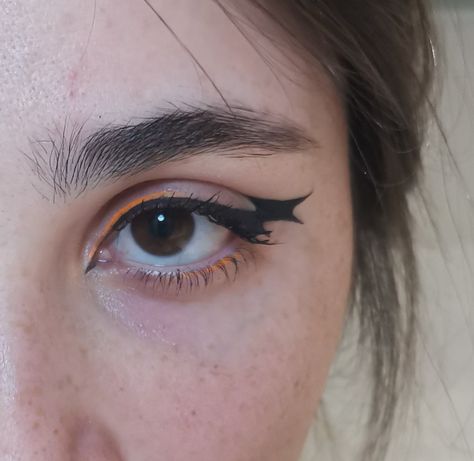 Batwing eyeliner Halloween makeup ideas Bay Wing Eyeliner, Batwing Makeup, Batwing Eyeliner, Eyeliner Halloween Makeup, Bat Stamp, Anime Eyeliner, Bat Wing Eyeliner, Bat Eyeliner, Eyeliner Halloween