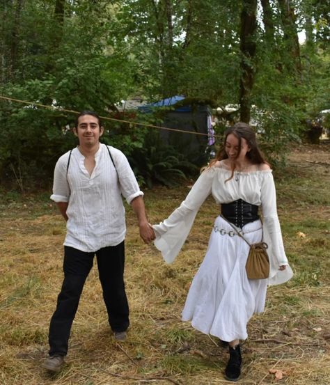 Rennaisance Outfits Couples, Easy Rennaisance Costume, Ren Faire Diy Easy, Cottagecore Couple Outfits, Couples Ren Faire Outfits, Rennasaince Costumes, Renfaire Outfit Couple, Easy Mens Ren Faire Costume, Simple Renfaire Outfit