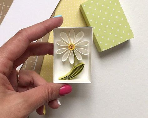 Quilling Paper Art by QllArtStore on Etsy Quilled Daisy, Quilling Paper Art, Card Quilling, Diy Quilling Crafts, Quilling Flower Designs, Paper Quilling Tutorial, Paper Quilling For Beginners, Paper Quilling Flowers, Paper Quilling Cards