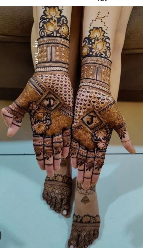 Engagement Mahendi Design Brides, Kanku Pagla Mehndi For Hand, Ghevar Mehndi Designs, Mehindi Bridal Designs, Kanku Pagla Mehndi, Ring Ceremony Mehndi Designs, Engagement Mahendi Design, Best Drawing Pens, Baby Mehndi