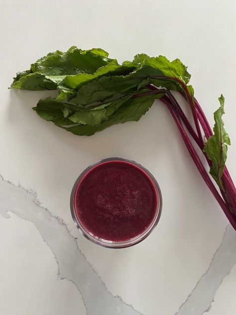 Beet Green Smoothie Chia Seed Coffee, Lower Blood Pressure Diet, Beet Green Recipes, Cholesterol Friendly Recipes, Greens Smoothie, Chia Seed Smoothie, Chia Benefits, Raw Beets, Beet Smoothie