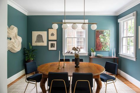 This dining room is the perfect mix of old and new. The vintage dining table is a family heirloom and the new dining chairs and chandelier add a lovely modern touch. The @elliesnow original artwork was the perfect pop of color on the deep green walls, and other red accessories tie it together on the opposite walls. Interior architecture & chandelier selection by @4over1 Furniture & styling by @studioevloh_interiors 📸 by @lissagotwalsphoto Dark Teal Dining Room, Blue Walls Dining Room, Deep Green Walls, Dining Room Teal, Moody Dining Room, Furniture Styling, Dining Room Blue, Wood Dining Room, Vintage Dining Table