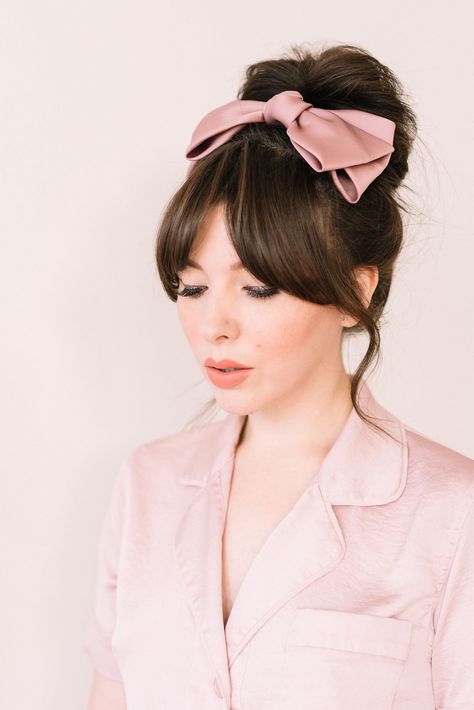 The Hair Accessory I’m Currently Obsessed With - oversized blush pink satin bow Mullet Hairstyles, Bow Bun, Bow Hairstyle, Retro Hairstyles, Vintage Hairstyles, Hair Dos, Gorgeous Hair, Bun Hairstyles, Hair Accessory