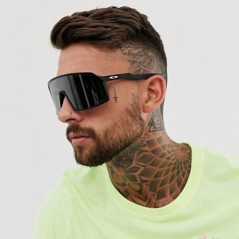 Oakley Sutro Outfit, Mens Golf Fashion, Classy Glasses, Oakley Sutro, Sporty Sunglasses, Mens Designer Sunglasses, Oakley Glasses, Top Sunglasses, Big Sunglasses