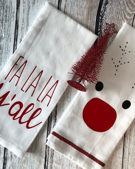 Towel Reindeer, Farmhouse Towels, Christmas Tea Towels, Diy Christmas Decorations For Home, Sewing Seams, Super Saturday, Diy Towels, Southern Kitchen, Knitting Tutorials