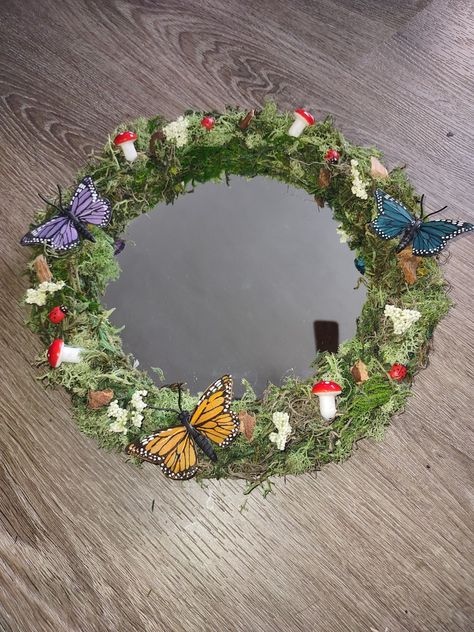 Fairy Moss Mirror - Etsy Woodland Fairy Bedroom Decor, Fairy Nest Bedroom, Fake Moss Mirror, Fantasy Mirror Diy, Moss Mirror Frame, Earthy Sculpture, Fairy Mirror Diy, Fairy Mirrors, Fairy Garden Bathroom