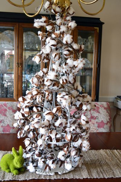 faux cotton tree thepaintedapron.com Crazy Christmas Trees, Slim Christmas Trees, New Years Glasses, Cotton Candy Ideas, Unusual Centerpieces, Cotton Christmas Tree, Ideas For Parties, Cotton Bolls, Cotton Tree