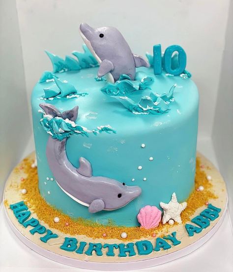 Dolphin Fondant Tutorial, Dolphin Cake Ideas, Underwater Birthday Cake, Dolphins Cake, Whale Birthday Cake, Dolphin Birthday Cakes, Cake Covering, Sea Turtle Cake, Dolphin Cake