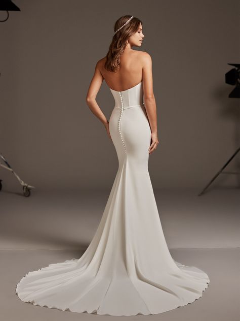 ANTARES (back) - pronovias Pronovias Bridal, Modern Gown, Pronovias Wedding Dress, Cape Wedding Dress, White Wedding Dress, Dress Cake, Plus Size Wedding, Bridal Designs, Corset Style