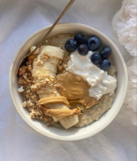 Protein Oats Aesthetic, Foods That Have Protein, Cheesecake Oatmeal, Vegan Aesthetic, Changing Lifestyle, Vegan High Protein, Oatmeal Vegan, Protein Oats, Protein Oatmeal