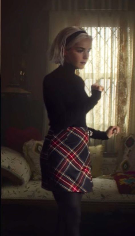 Sabrina Costume, Sabrina Spellman Outfit, Sabrina Spellman Style, Sabrina Witch, Academia Outfits, Sabrina Spellman, Witch Fashion, Witch Outfit, Estilo Preppy